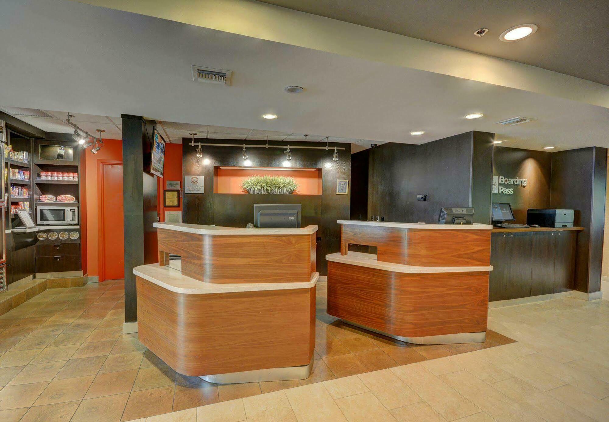 Courtyard Lafayette Airport Hotel Exterior foto
